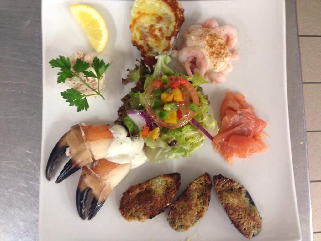 The Fleet Inn Guesthouse & Restaurant Killybegs Ngoại thất bức ảnh